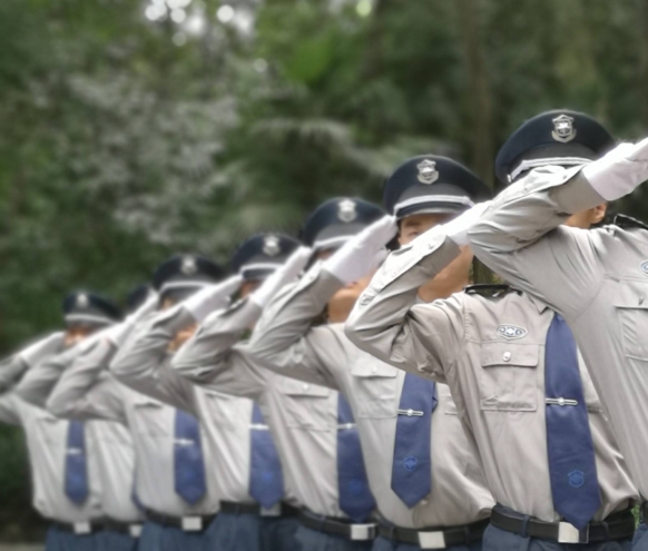 物業(yè)保安是物業(yè)管理中維護(hù)小區(qū)、商業(yè)綜合體、寫(xiě)字樓等場(chǎng)所公共安全和秩序的重要力量